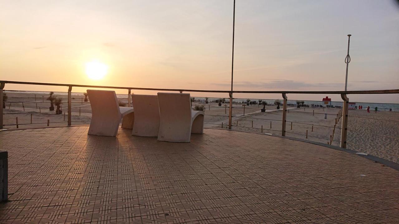 Studio direct aan het hoofdstrand van Oostende - naast Casino Appartement Buitenkant foto