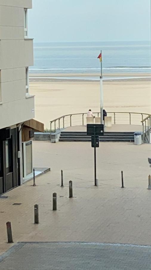 Studio direct aan het hoofdstrand van Oostende - naast Casino Appartement Buitenkant foto