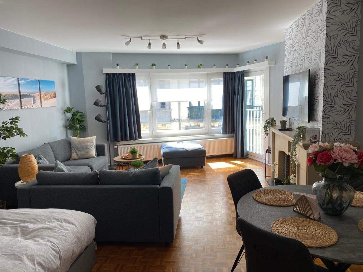 Studio direct aan het hoofdstrand van Oostende - naast Casino Appartement Buitenkant foto